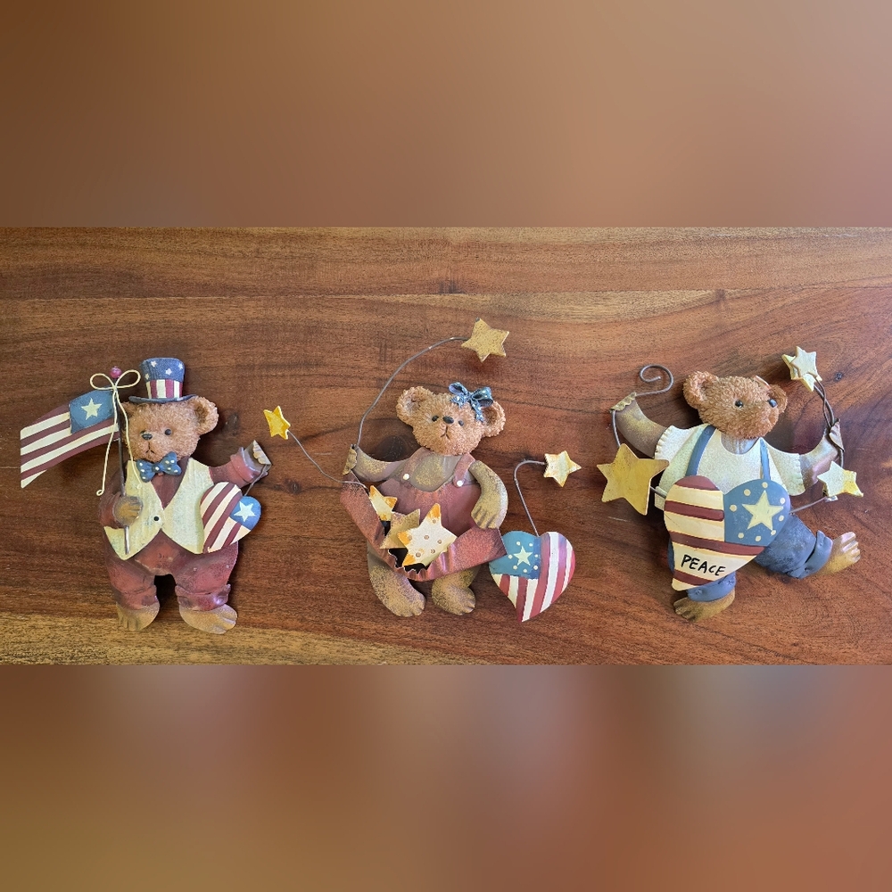 Patriotic Bear Wall Decor with Stars and Heart